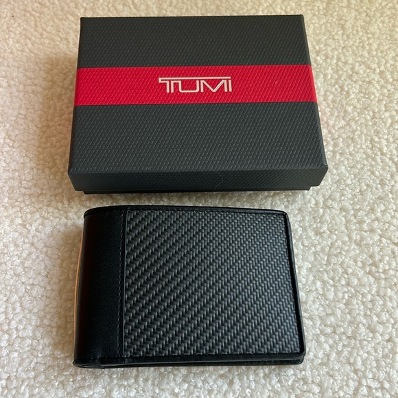 Tumi Other - NWT Tumi men’s Carbon Fiber slim billfold wallet